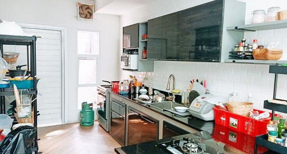 For sale 4 ベッドルーム house in Don Mueang, Bangkok