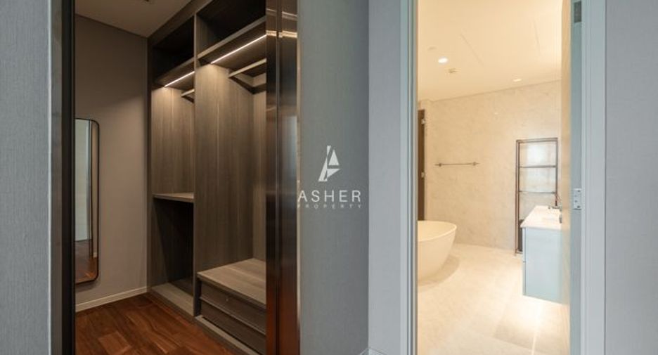 For rent 2 bedrooms condo in Pathum Wan, Bangkok