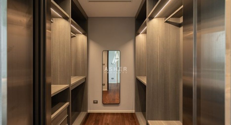 For rent 2 bedrooms condo in Pathum Wan, Bangkok