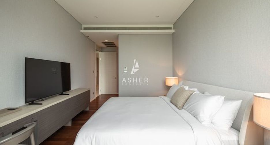 For rent 2 bedrooms condo in Pathum Wan, Bangkok