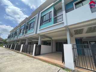 For sale 2 bed townhouse in Mueang Surat Thani, Surat Thani