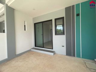 For sale 2 bed townhouse in Mueang Surat Thani, Surat Thani