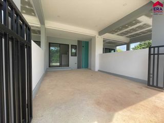For sale 2 bed townhouse in Mueang Surat Thani, Surat Thani