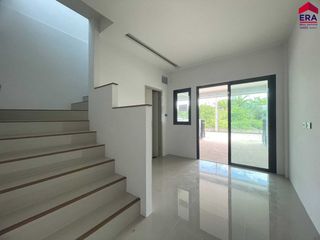 For sale 2 bed townhouse in Mueang Surat Thani, Surat Thani