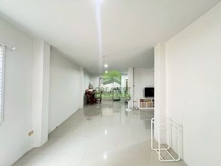 For sale 3 bed townhouse in Bang Len, Nakhon Pathom