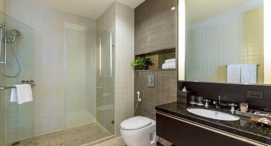 For rent 2 bedrooms condo in Khlong Toei, Bangkok