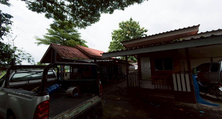 出售 土地 在 Si Racha, Chon Buri