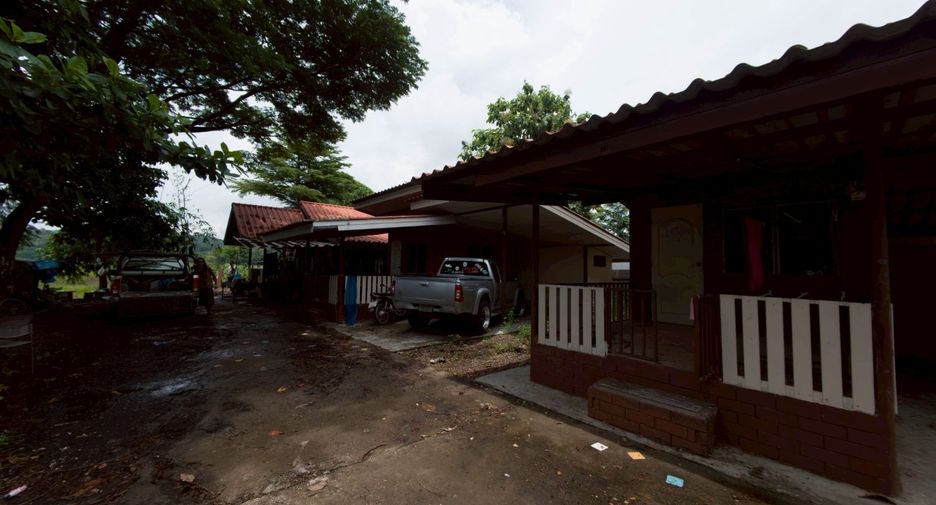出售 土地 在 Si Racha, Chon Buri