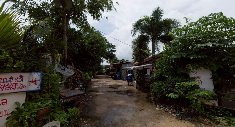 出售 土地 在 Si Racha, Chon Buri