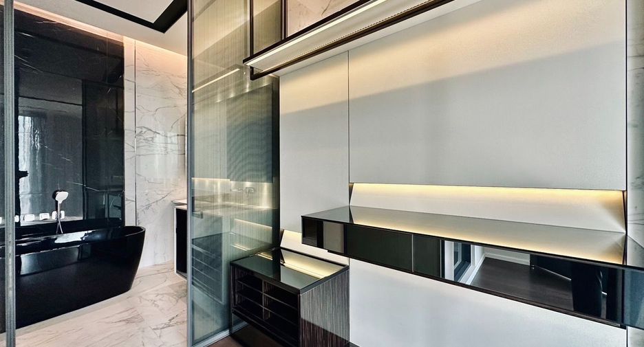 For rent 2 bedrooms condo in Watthana, Bangkok