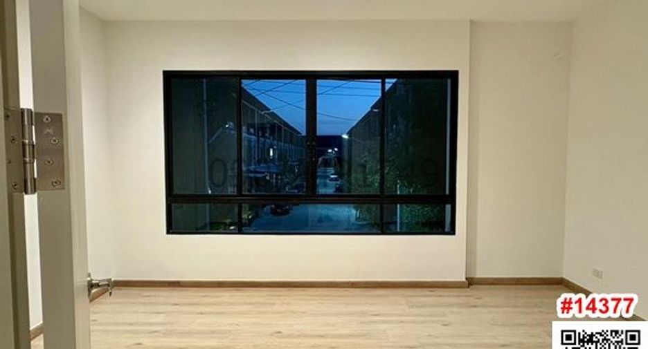 For rent 4 bedrooms townhouse in Bang Khen, Bangkok