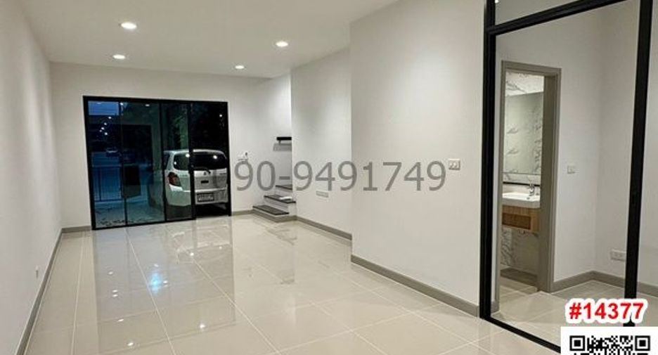 For rent 4 bedrooms townhouse in Bang Khen, Bangkok