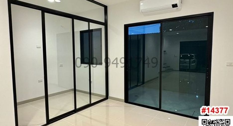 For rent 4 bedrooms townhouse in Bang Khen, Bangkok