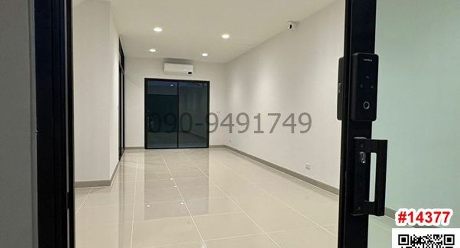 For rent 4 bedrooms townhouse in Bang Khen, Bangkok