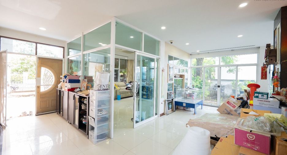 Haus zum Kauf mit 4 Zimmer in Bang Bon, Bangkok