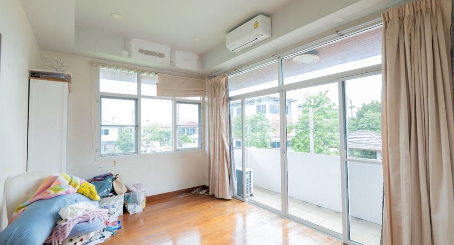 Haus zum Kauf mit 4 Zimmer in Bang Bon, Bangkok