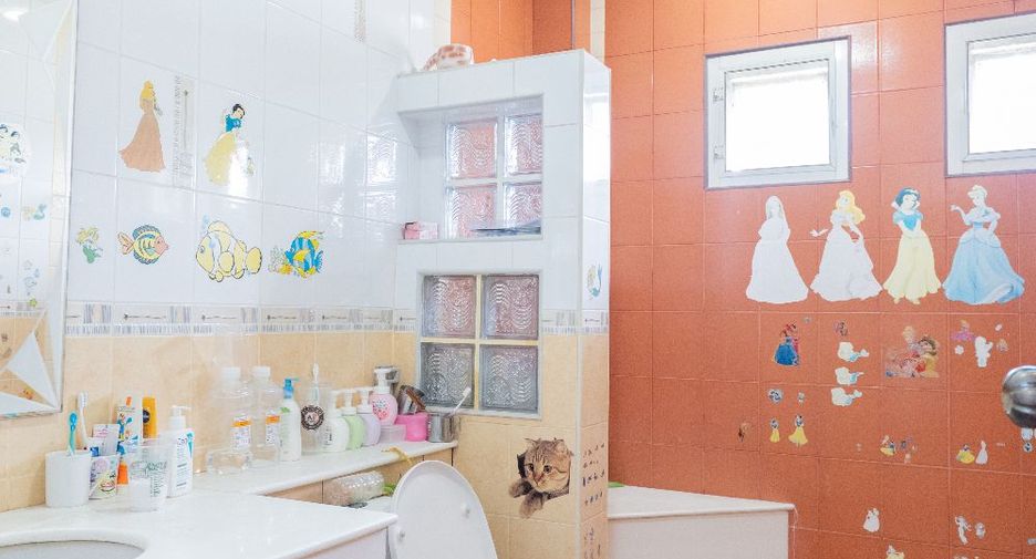 Haus zum Kauf mit 4 Zimmer in Bang Bon, Bangkok