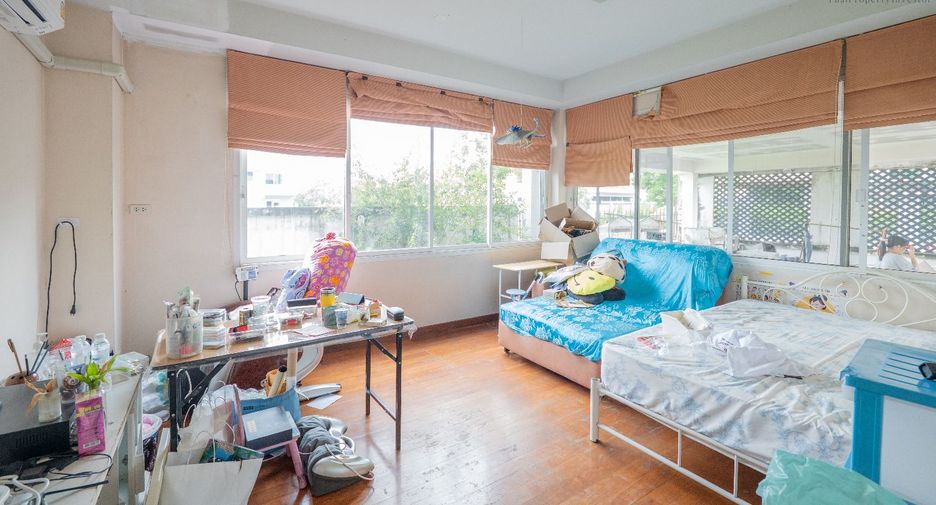 Haus zum Kauf mit 4 Zimmer in Bang Bon, Bangkok