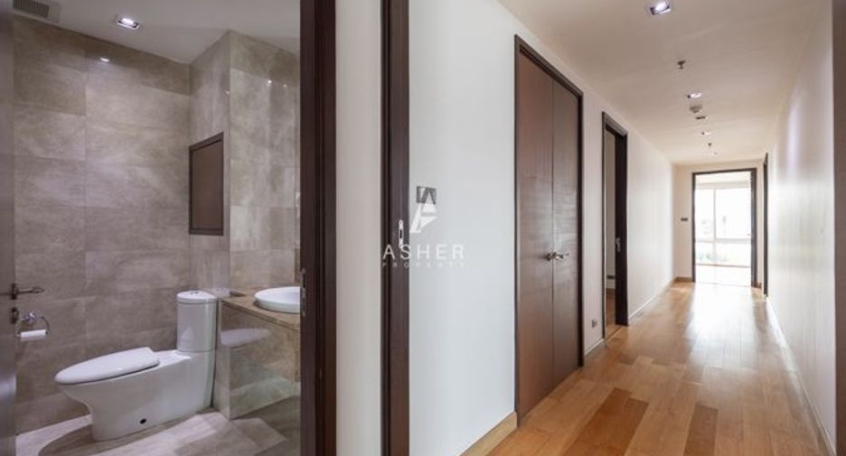 For rent 4 bedrooms condo in Khlong Toei, Bangkok