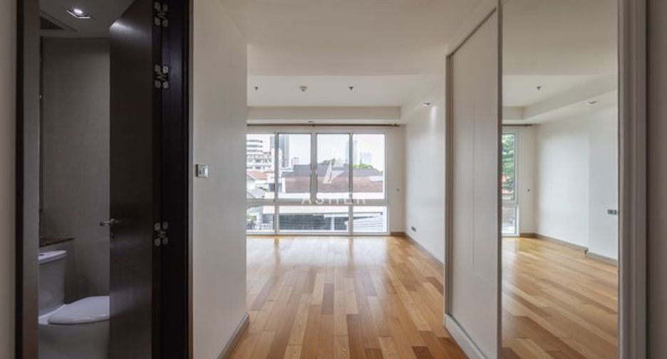 For rent 4 bedrooms condo in Khlong Toei, Bangkok