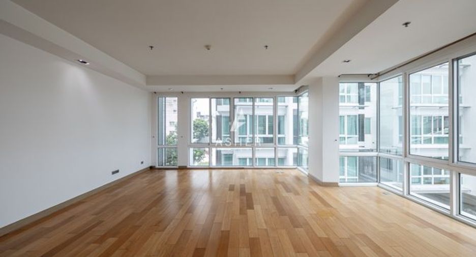 For rent 4 bedrooms condo in Khlong Toei, Bangkok
