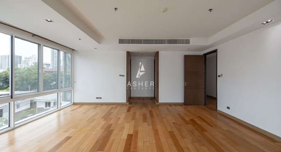 For rent 4 bedrooms condo in Khlong Toei, Bangkok