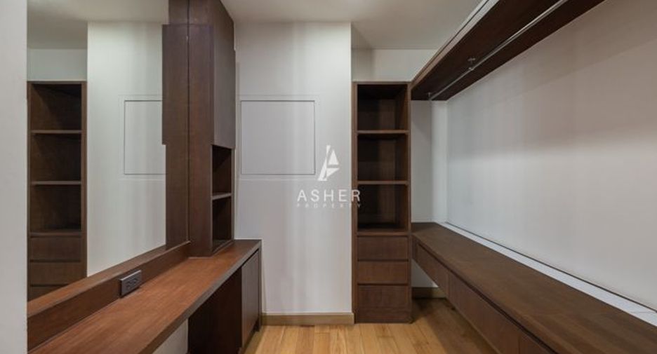 For rent 4 bedrooms condo in Khlong Toei, Bangkok