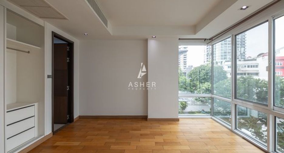 For rent 4 bedrooms condo in Khlong Toei, Bangkok