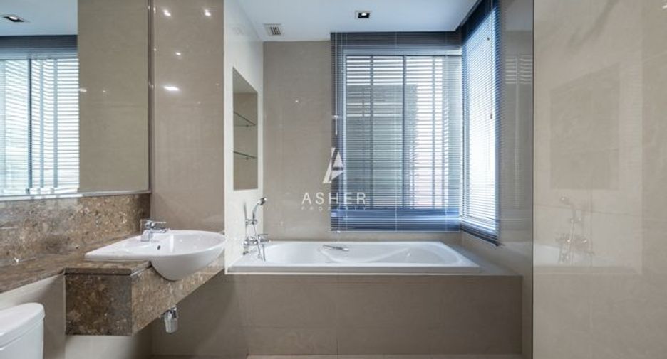 For rent 4 bedrooms condo in Khlong Toei, Bangkok