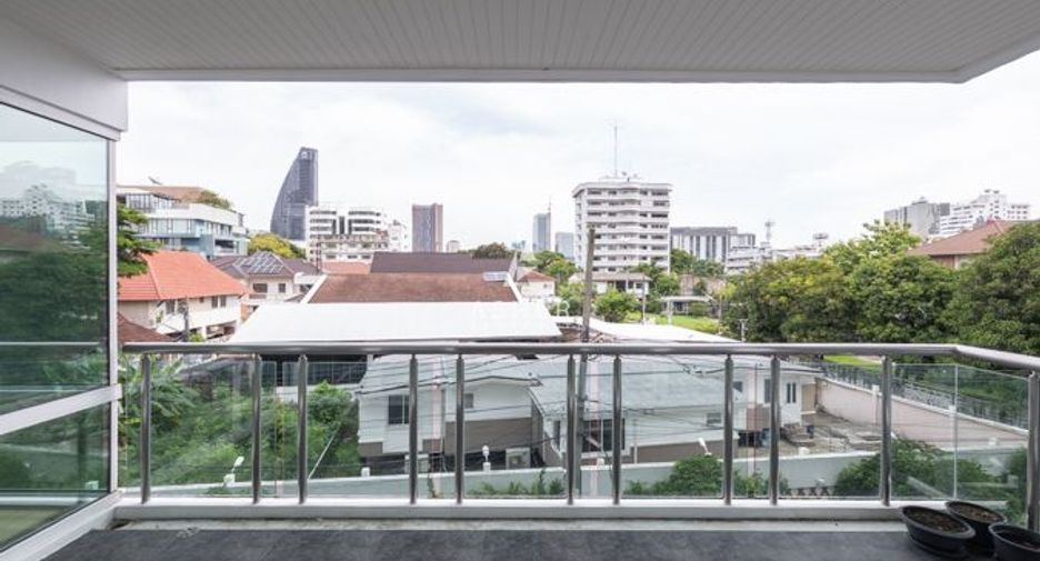For rent 4 bedrooms condo in Khlong Toei, Bangkok