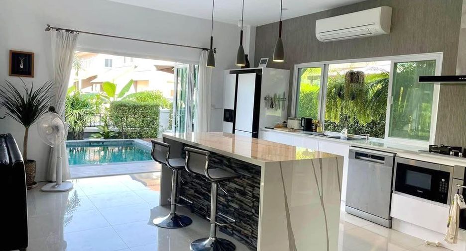 For rent and for sale 4 bedrooms house in San Kamphaeng, Chiang Mai