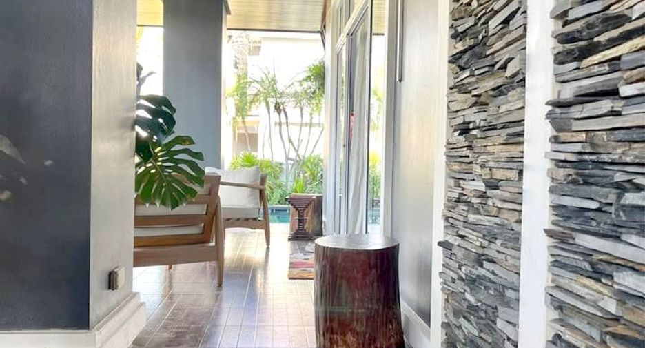For rent and for sale 4 bedrooms house in San Kamphaeng, Chiang Mai