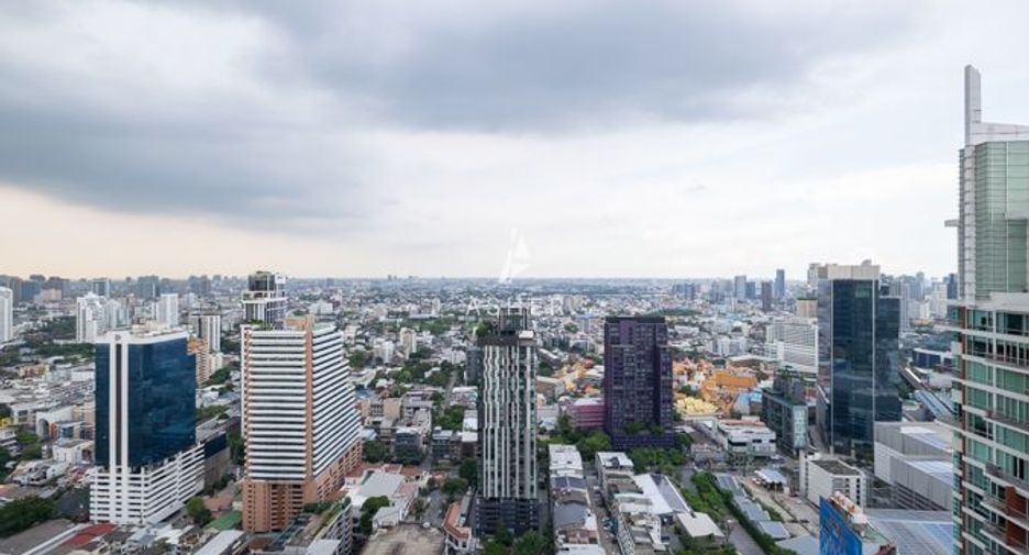 Condo en alquiler de 3 habitaciones en Khlong Toei, Bangkok