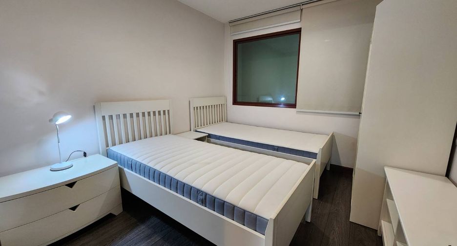 For rent 3 bedrooms condo in Khlong Toei, Bangkok