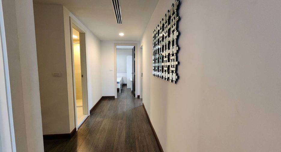 For rent 3 bedrooms condo in Khlong Toei, Bangkok