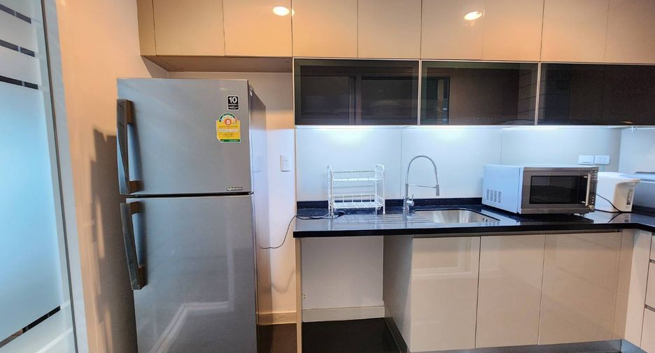 For rent 3 bedrooms condo in Khlong Toei, Bangkok