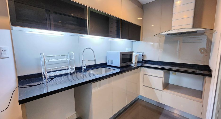 For rent 3 bedrooms condo in Khlong Toei, Bangkok