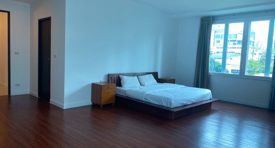 For rent 4 bedrooms condo in Watthana, Bangkok