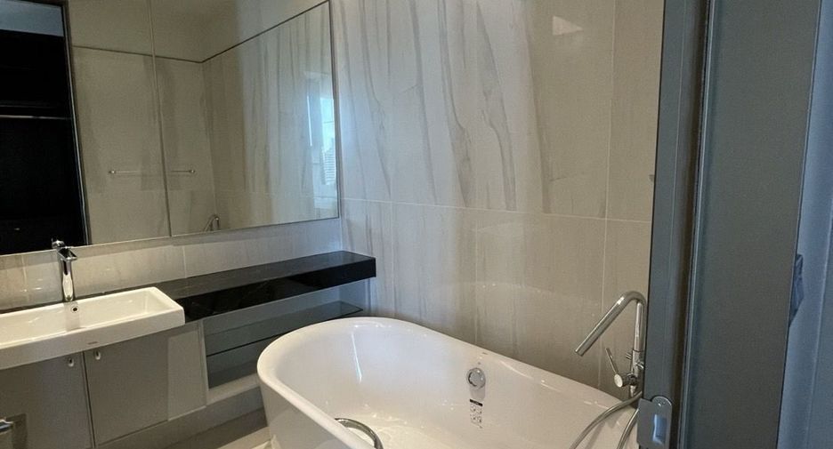 For rent 1 bed condo in Khlong Toei, Bangkok