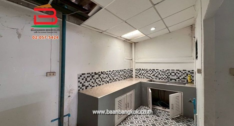 For rent and for sale 2 bedrooms townhouse in Sai Noi, Nonthaburi