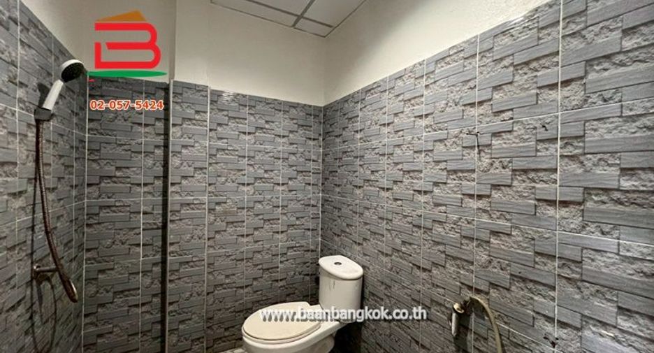 For rent and for sale 2 bedrooms townhouse in Sai Noi, Nonthaburi