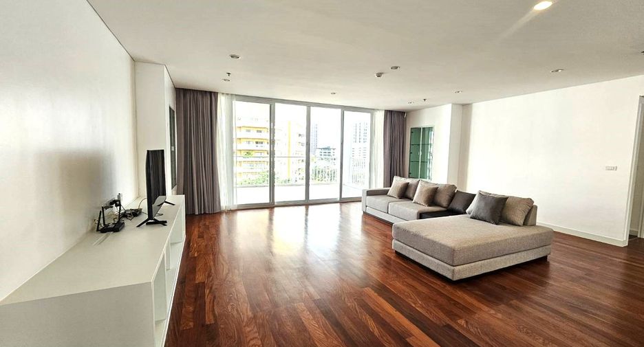 For rent 4 ベッドルーム serviced apartment in Phra Khanong, Bangkok