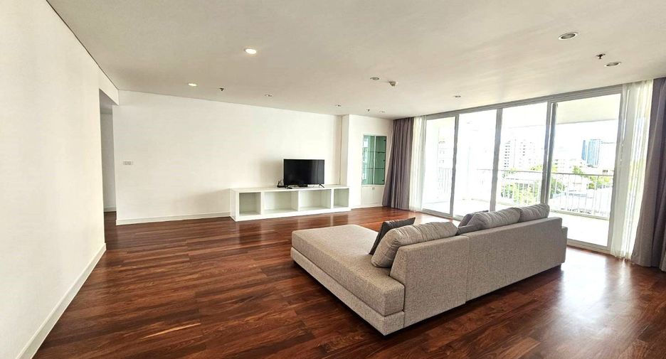 For rent 4 ベッドルーム serviced apartment in Phra Khanong, Bangkok