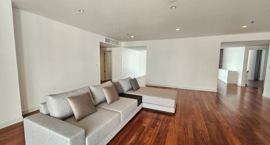 For rent 4 ベッドルーム serviced apartment in Phra Khanong, Bangkok