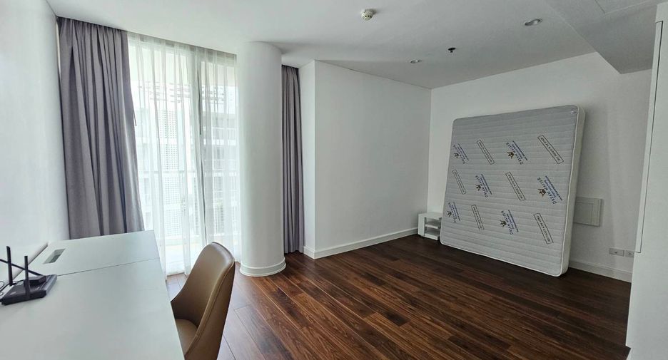 For rent 4 ベッドルーム serviced apartment in Phra Khanong, Bangkok