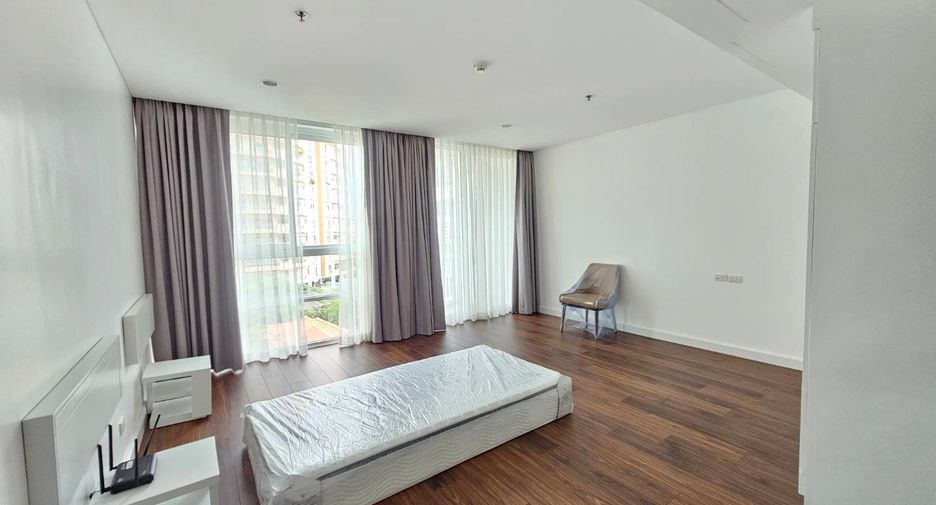 For rent 4 ベッドルーム serviced apartment in Phra Khanong, Bangkok
