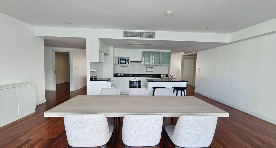 For rent 4 ベッドルーム serviced apartment in Phra Khanong, Bangkok