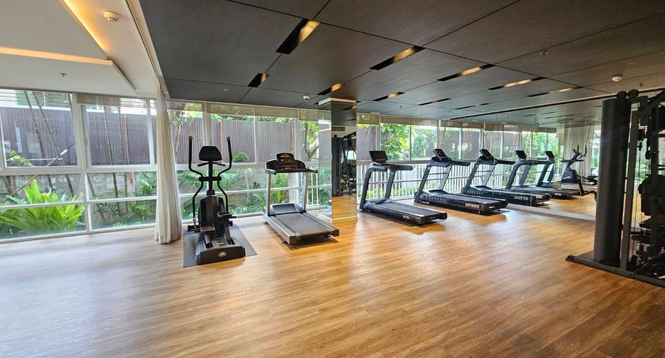 For rent 4 ベッドルーム serviced apartment in Phra Khanong, Bangkok