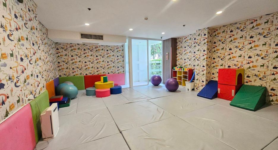 For rent 4 ベッドルーム serviced apartment in Phra Khanong, Bangkok