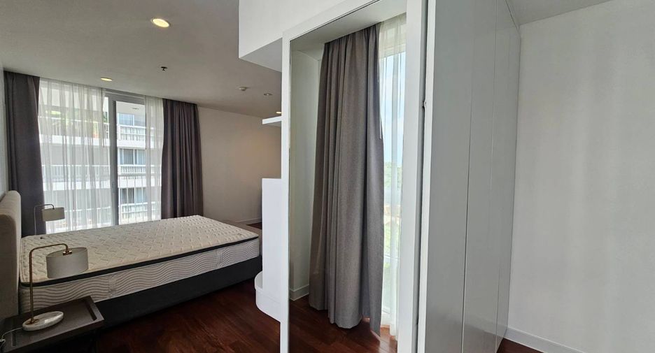 For rent 4 ベッドルーム serviced apartment in Phra Khanong, Bangkok